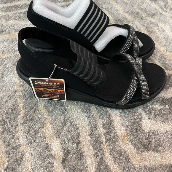 NWT Memory Foam Rhinestone Skechers Sandals - Picture 3 of 4